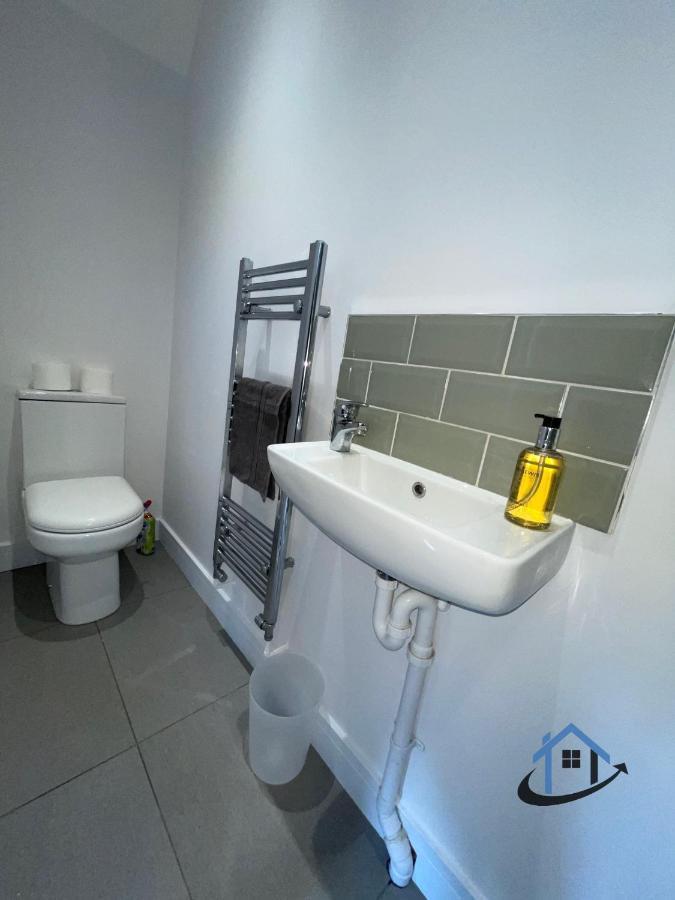 Acaster House, X4 Rooms With En-Suites X1 Room Private Bathroom, Street Parking, Close To Train Station Kettering Εξωτερικό φωτογραφία