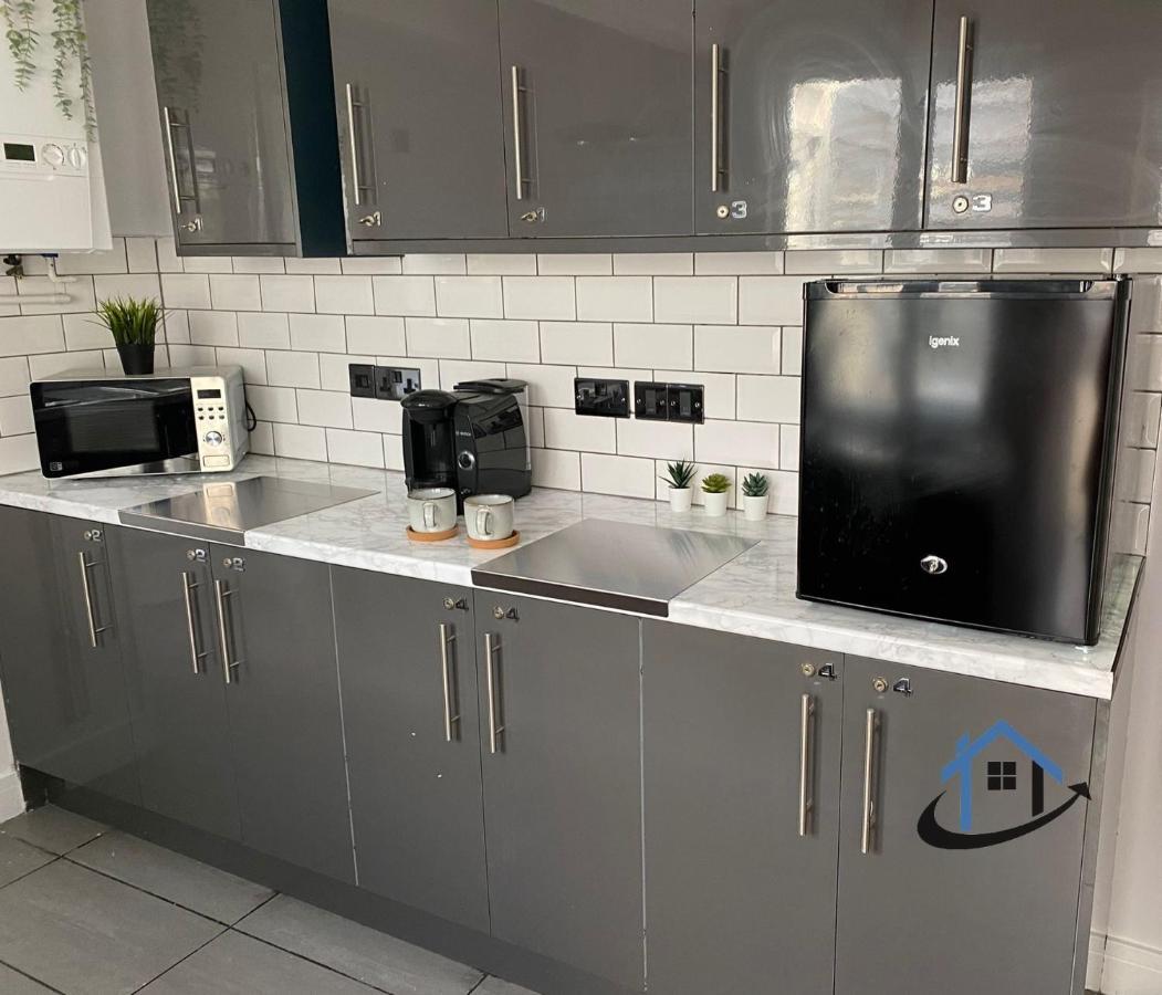 Acaster House, X4 Rooms With En-Suites X1 Room Private Bathroom, Street Parking, Close To Train Station Kettering Εξωτερικό φωτογραφία