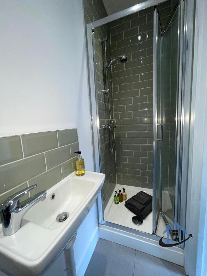 Acaster House, X4 Rooms With En-Suites X1 Room Private Bathroom, Street Parking, Close To Train Station Kettering Εξωτερικό φωτογραφία