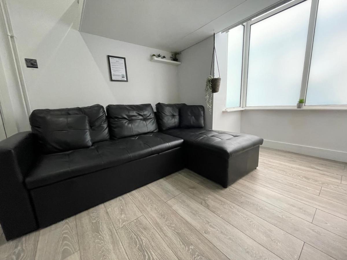 Acaster House, X4 Rooms With En-Suites X1 Room Private Bathroom, Street Parking, Close To Train Station Kettering Εξωτερικό φωτογραφία